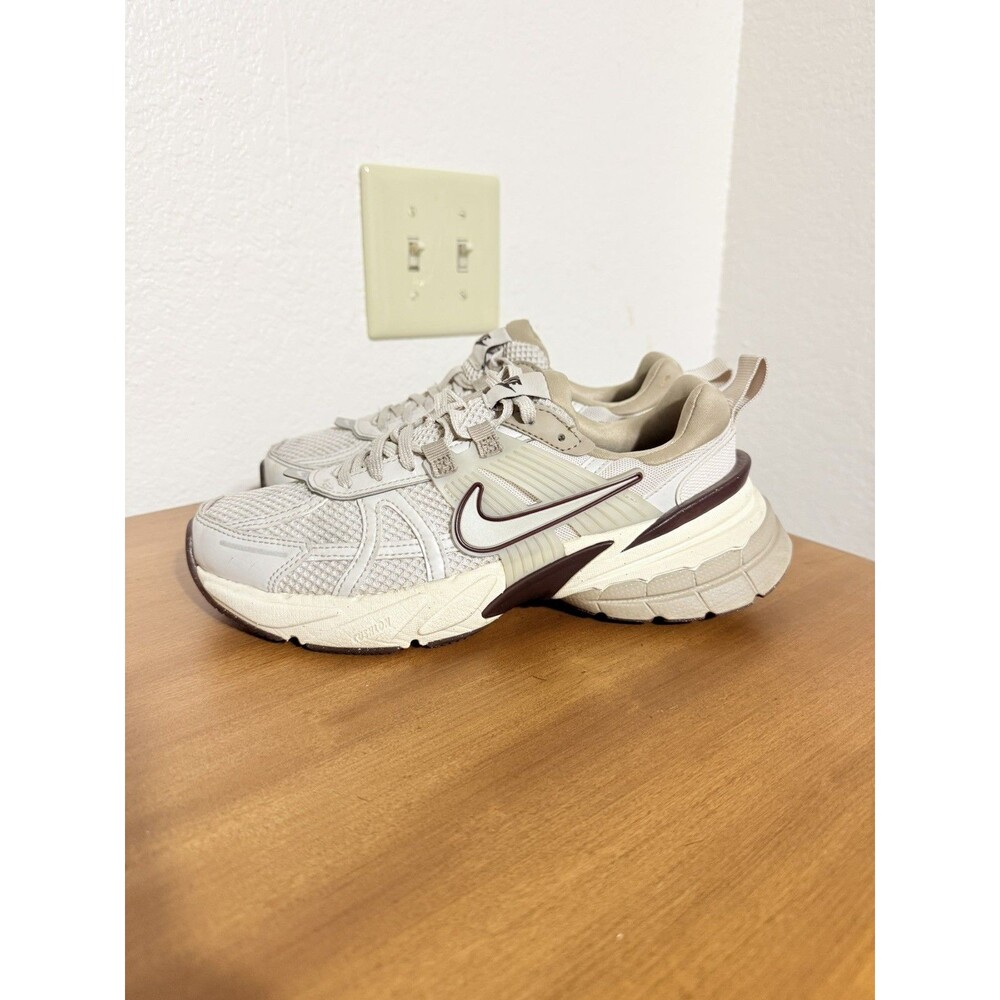 Nike Women's V2K Run Light Orewood Brown FD0736-103 Size 6.5 Women’s